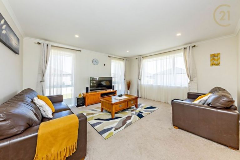 Photo of property in 6 Rohea Place, Opaheke, Papakura, 2113