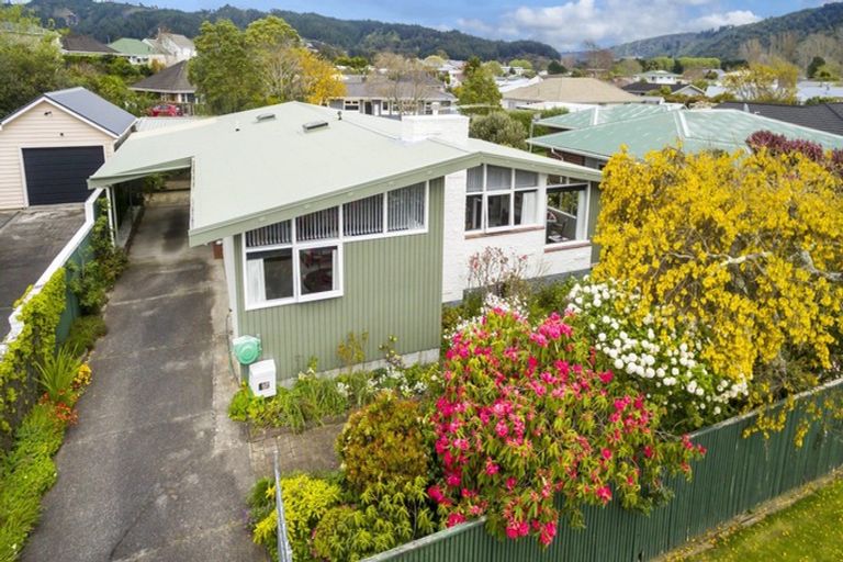 Photo of property in 11 Kiwi Street, Heretaunga, Upper Hutt, 5018