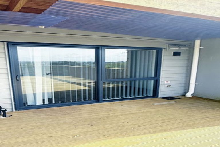 Photo of property in 309 Don Buck Road, Massey, Auckland, 0614