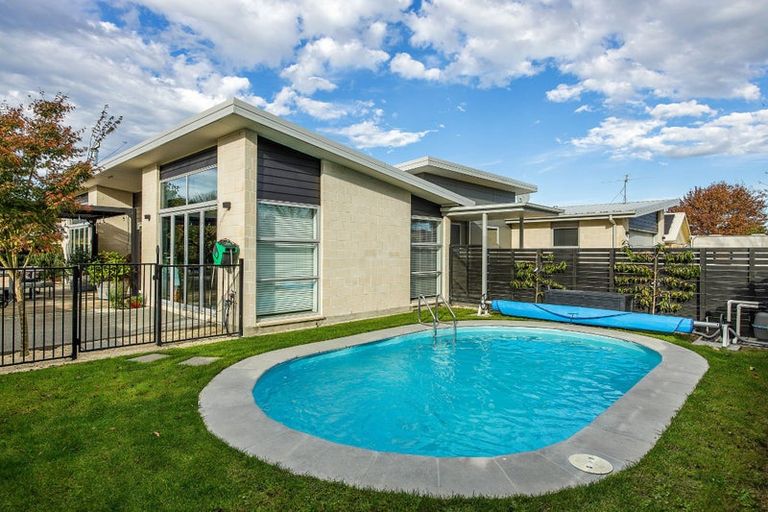 Photo of property in 20 Cedar Place, Rangiora, 7400