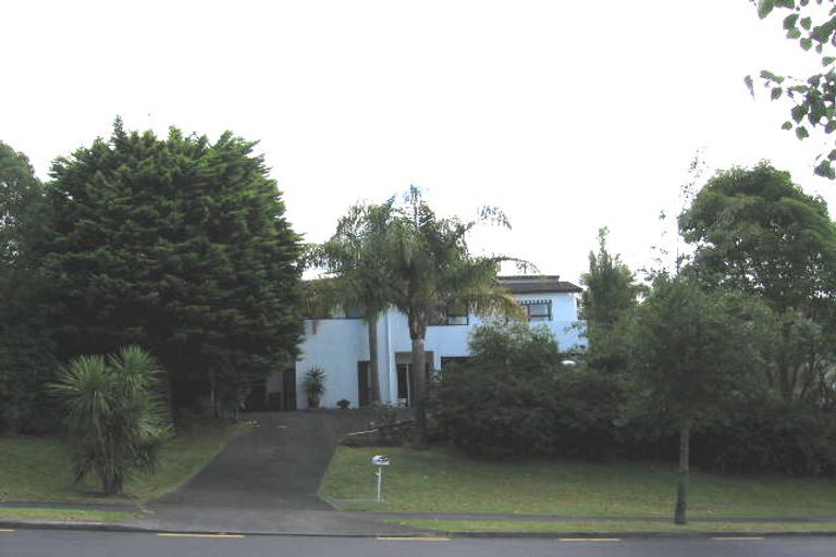 Photo of property in 1/16 Unsworth Drive, Unsworth Heights, Auckland, 0632