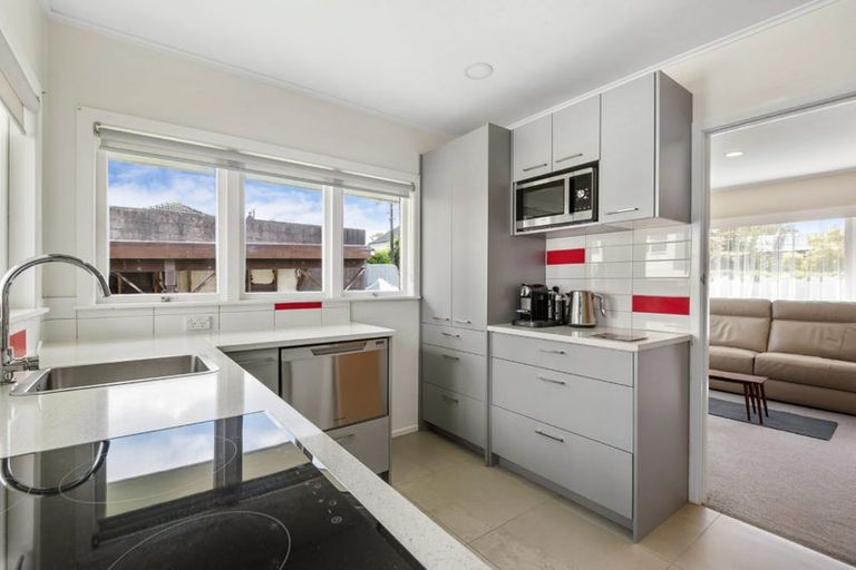 Photo of property in 18a Eversleigh Road, Belmont, Auckland, 0622