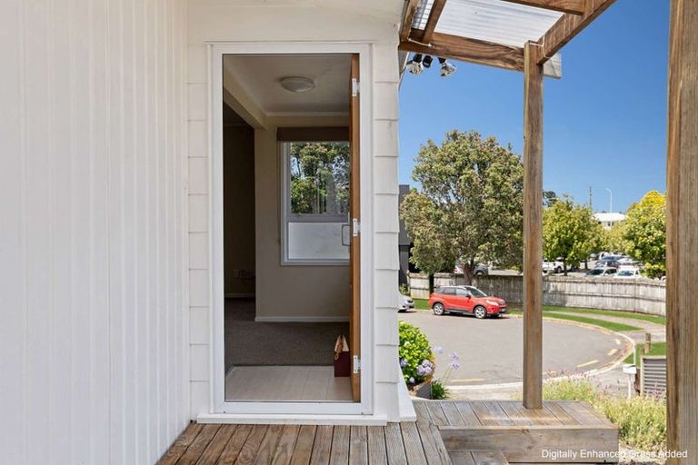 Photo of property in 15a Glenfield Place, Brookfield, Tauranga, 3110