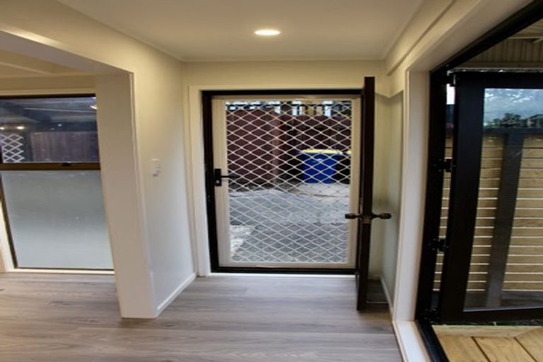 Photo of property in 2/75 Birkdale Road, Birkdale, Auckland, 0626