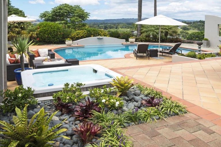 Photo of property in 15 Chisbury Terrace, Shelly Park, Auckland, 2014