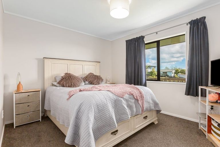 Photo of property in 21 Doncaster Terrace, Ascot Park, Porirua, 5024