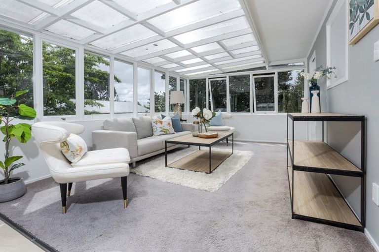 Photo of property in 16 West Glade Crescent, Birkenhead, Auckland, 0626