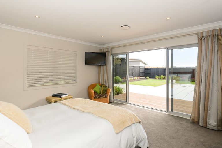Photo of property in 35 Rodeo Drive, Kelvin Grove, Palmerston North, 4414