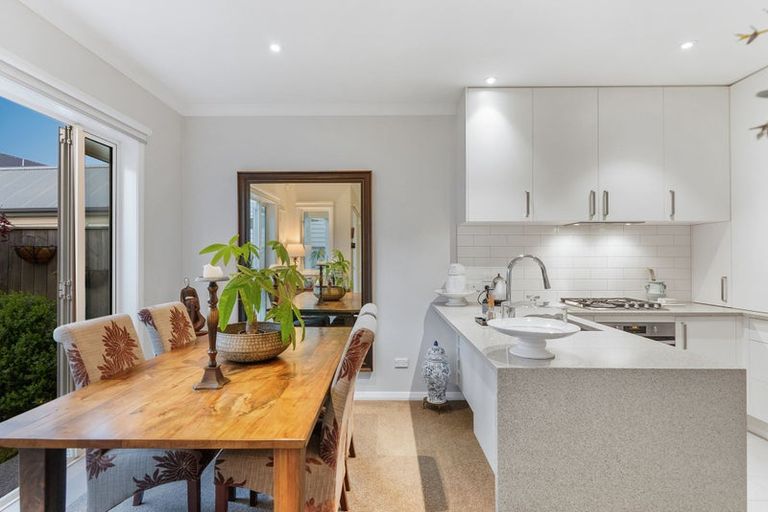 Photo of property in 22 Warbler Crescent, Papakura, 2110