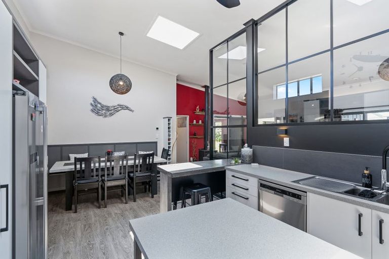 Photo of property in 46 Kent Avenue, Waitarere Beach, Levin, 5510