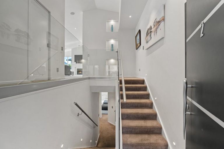 Photo of property in Lakeview Heights, 2/124 Lismore Street, Wanaka, 9305