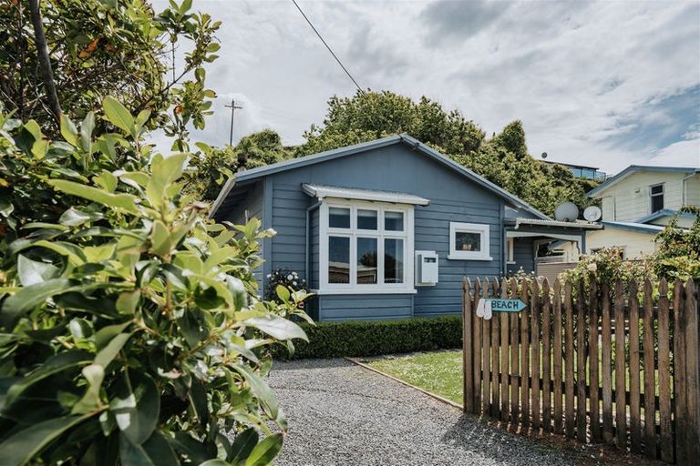 Photo of property in 14 Moana Street, Kaka Point, 9271