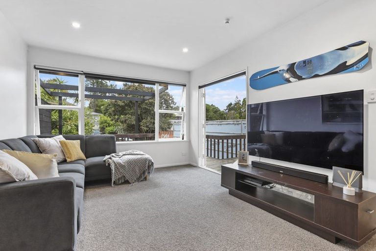 Photo of property in 4 Mariana Place, Glen Eden, Auckland, 0602