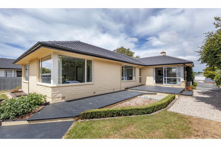 Photo of property in 56 Greendale Avenue, Avonhead, Christchurch, 8042