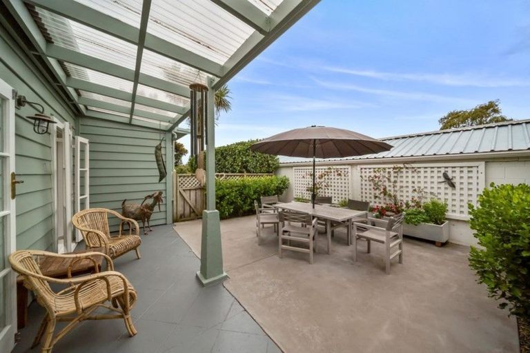 Photo of property in 9 Mayfair Place, Westown, New Plymouth, 4310