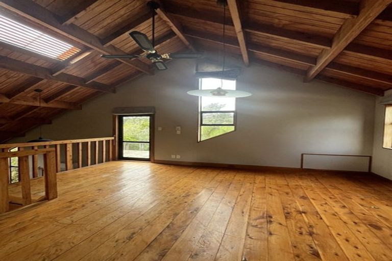 Photo of property in 11 Richmond Hill, Glenside, Wellington, 6037