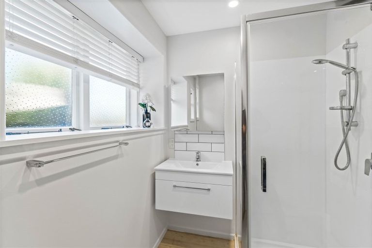 Photo of property in 2/104a Idris Road, Bryndwr, Christchurch, 8052