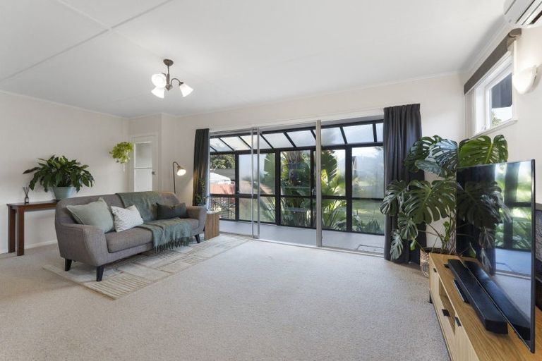 Photo of property in 6 Kaitawa Crescent, Paraparaumu, 5032