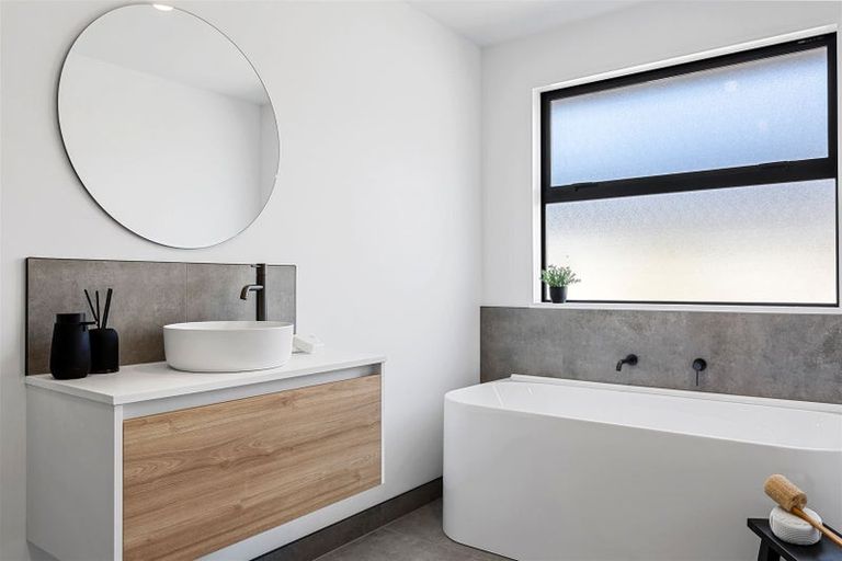 Photo of property in 37 Mcquillan Avenue, Woodend, 7610