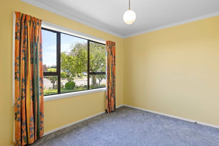 Photo of property in 12 Fairmont Place, Hornby, Christchurch, 8042