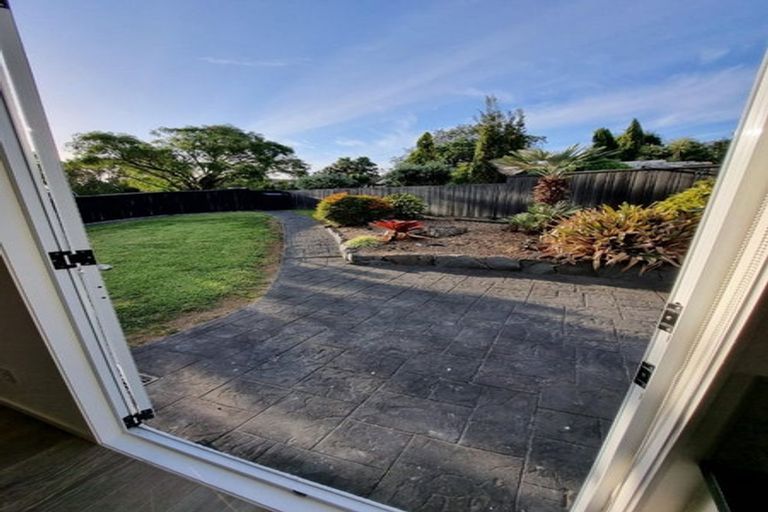 Photo of property in 23 Elsted Place, Goodwood Heights, Auckland, 2105