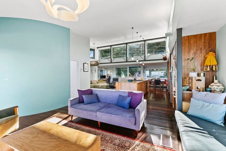 Photo of property in 10 Cave Road, Houghton Bay, Wellington, 6023