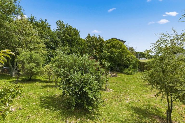 Photo of property in 130 Renown Road, Raumati South, Paraparaumu, 5032