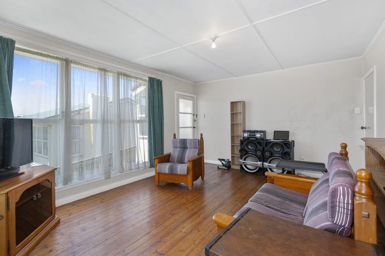 Photo of property in 32 Matatiro Street, Titahi Bay, Porirua, 5022