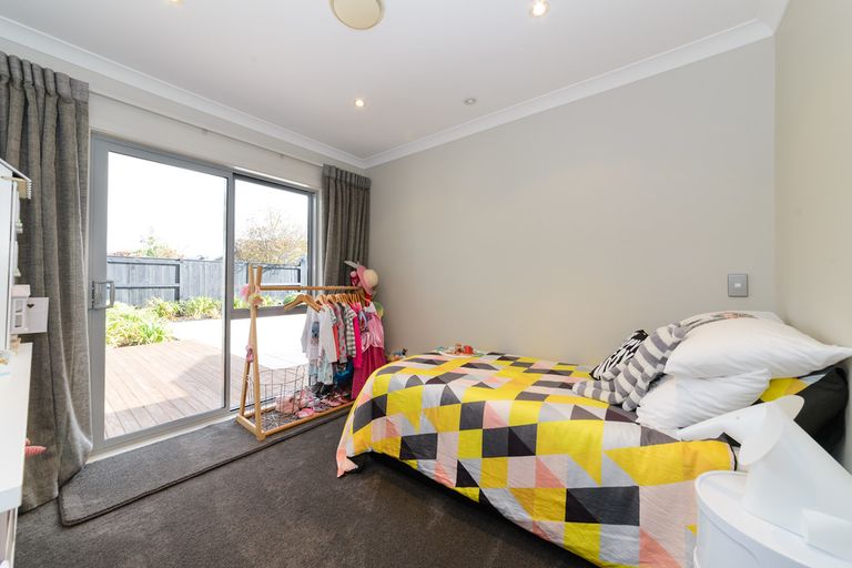 Photo of property in 35 Rodeo Drive, Kelvin Grove, Palmerston North, 4414