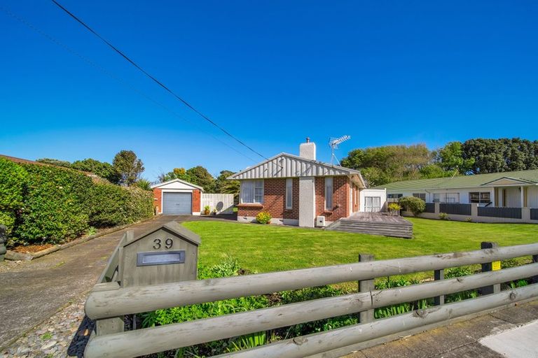 Photo of property in 39 Gloucester Street, Patea, 4520