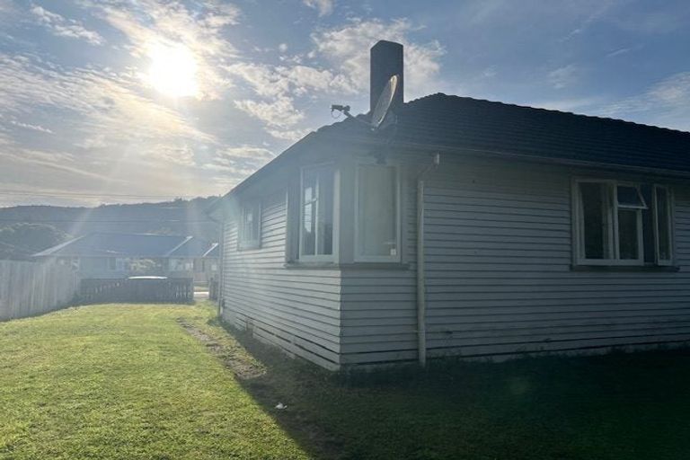 Photo of property in 388-390 George Street, Stokes Valley, Lower Hutt, 5019