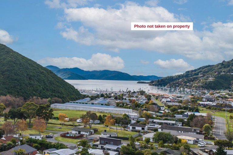 Photo of property in 14a Huia Street, Waikawa, Picton, 7220