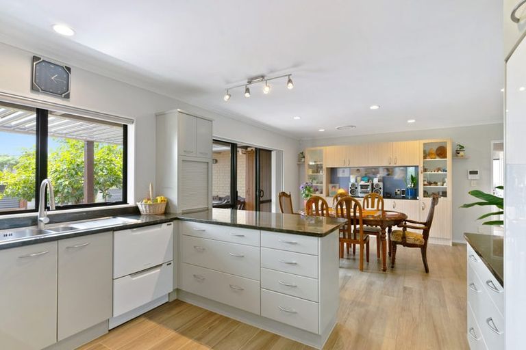 Photo of property in 9 Mohill Place, East Tamaki Heights, Auckland, 2016