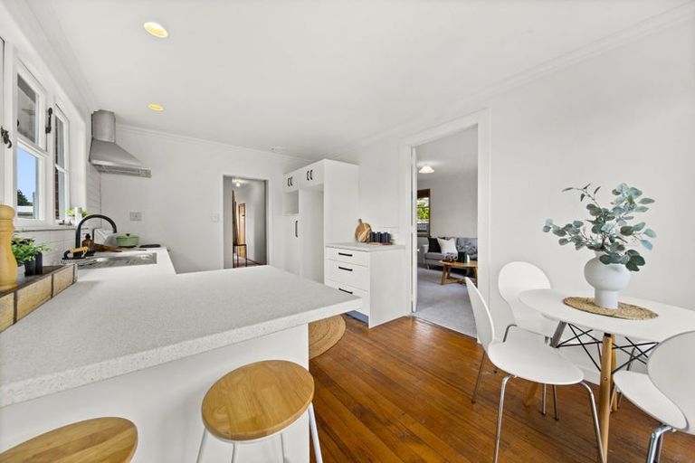 Photo of property in 12 Cambridge Road, Martinborough, 5711