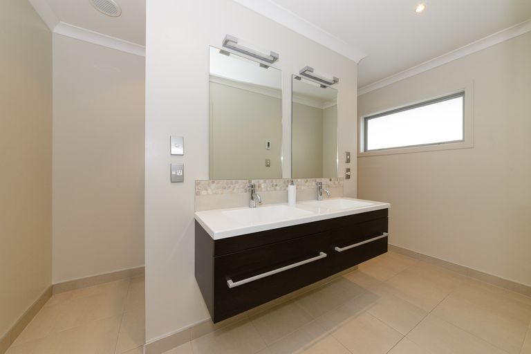 Photo of property in 35 Rodeo Drive, Kelvin Grove, Palmerston North, 4414