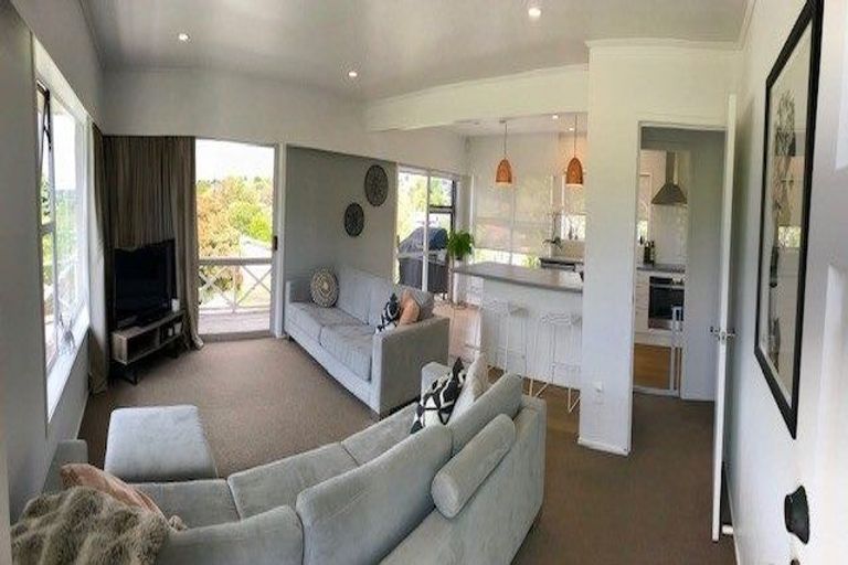 Photo of property in 1/54 Ayton Drive, Totara Vale, Auckland, 0629