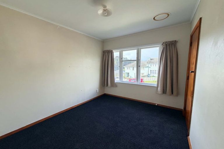 Photo of property in 3-5 York Place, Cannons Creek, Porirua, 5024