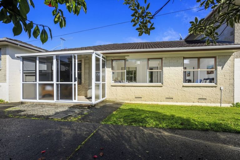 Photo of property in 2/22 Gordon Avenue, Milford, Auckland, 0620