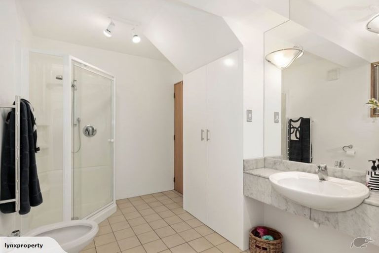 Photo of property in 3 Whiorau Grove, Lowry Bay, Lower Hutt, 5013