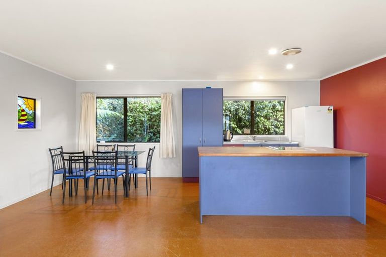 Photo of property in 50 Lorenzen Bay Road, Raglan, 3225