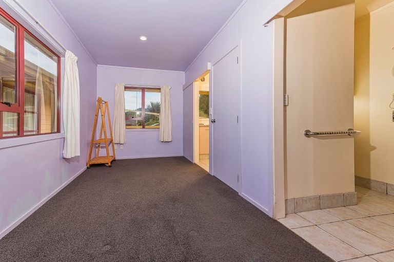 Photo of property in 772 West Coast Road, Oratia, Auckland, 0604