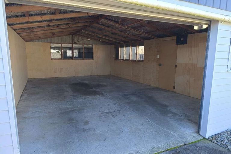 Photo of property in 43 Ruamahanga Crescent, Terrace End, Palmerston North, 4410