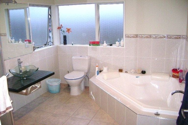 Photo of property in 7 Andara Close, Pinehill, Auckland, 0632