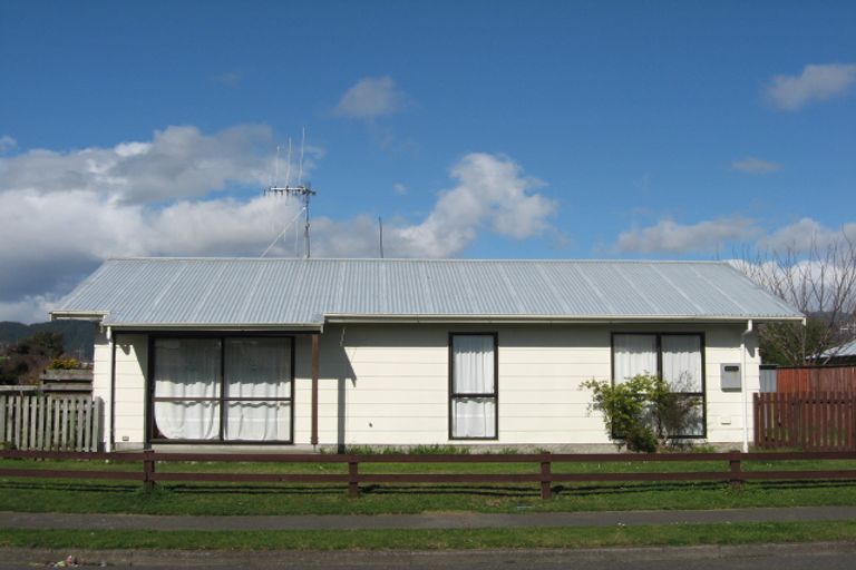 Photo of property in 11 Balmoral Street, Levin, 5510