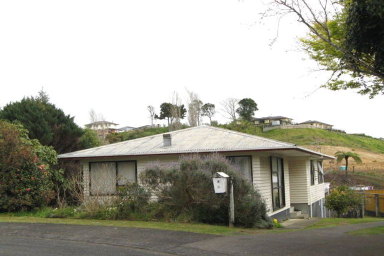 Photo of property in 4 Ward Place, Marfell, New Plymouth, 4310