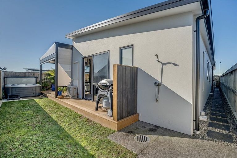Photo of property in 10 Knightia Drive, Papamoa Beach, Papamoa, 3118