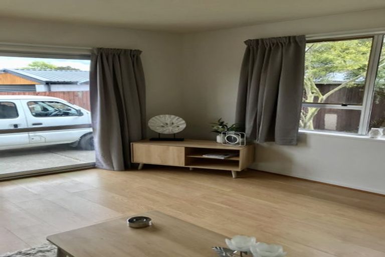 Photo of property in 2/3 Binstead Place, Avondale, Christchurch, 8061