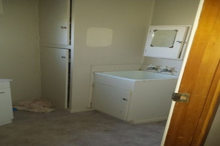 Photo of property in 18 Barron Drive, Green Bay, Auckland, 0604