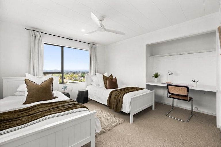 Photo of property in 42 Busby Hill, Havelock North, 4130