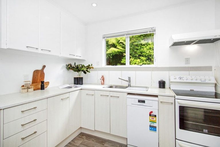 Photo of property in 18 Westhaven Drive, Tawa, Wellington, 5028